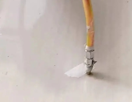 闵行瓷砖空鼓维修公司专业解答在瓷砖铺贴过程中，如果使用的砂料过粗（如全部使用了粗砂），可能会导致以下问题